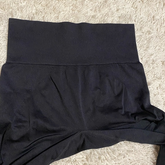 Pink Victoria’s Secret leggings cool & comfy size medium - Picture 10 of 10